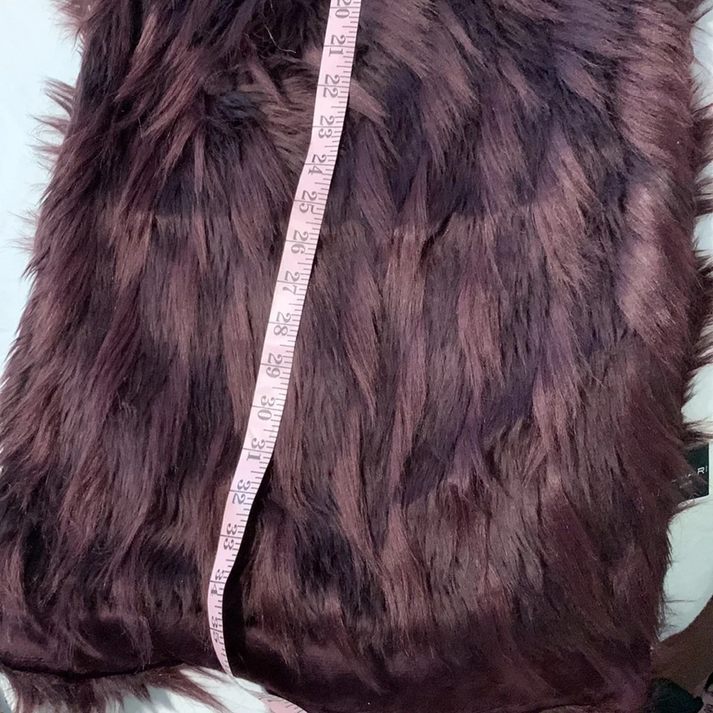 NWOT TAHARI Table Runner